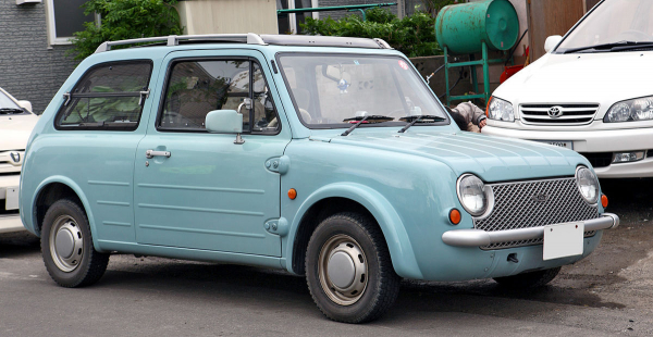 1200px-Nissan_Pao_001