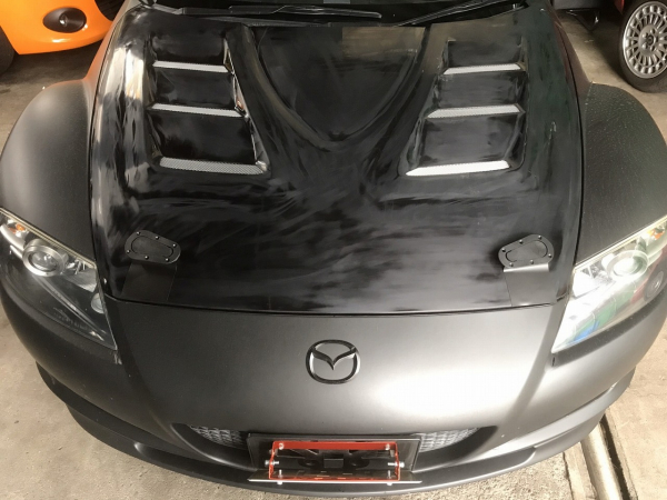 マツダ RX－8用 トヨシマクラフト製 クーリングＦＲＰボンネットです。